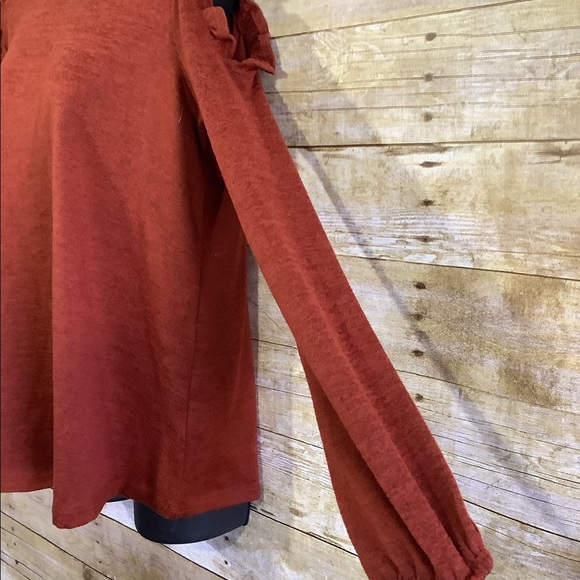 Women’s DG2 cold shoulder long sleeve size medium - Picture 3 of 4